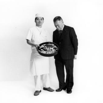 son: Eiichi Yamada / sushi chef
father: Jisaku Yamada / sushi chef
From the series Oyako [parents and children]