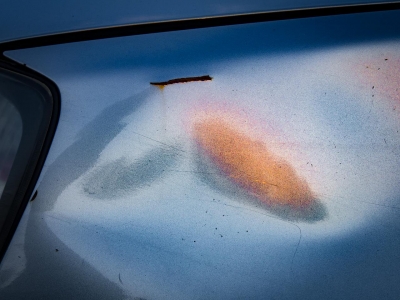 Laurie Peek: Orange-Pink Cloud on Blue Car, Hastings-on-Hudson, NY, 2014, from the "Car Parts: Metallic Transports" series Laurie Peek: Orange-Pink Cloud on Blue Car, Hastings-on-Hudson, NY, 2014, from the "Car Parts: Metallic Transports" series